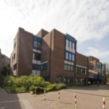 Bedrijfsgebouw met woningen